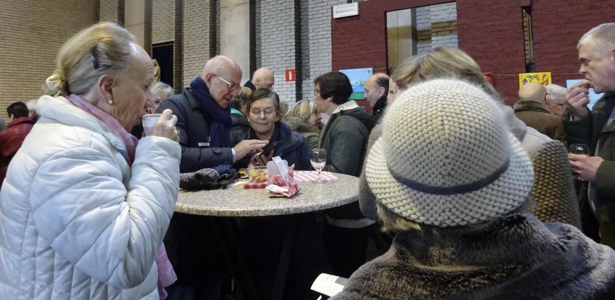 Omdat op Lichtmis pannenkoeken niet mogen ontbreken, was er na de concertmis voor iedereen een pannenkoek en warme chocomelk © Marjo Perry