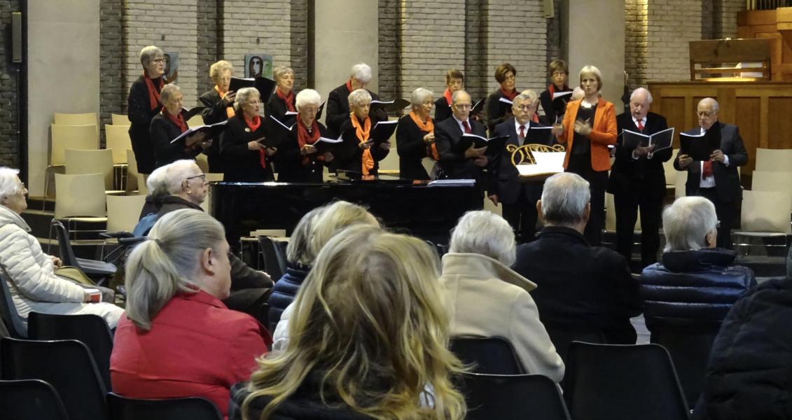 Het Pius X-koor tijdens de Allerheiligenviering, 1 november 2025 © Marjo Perry