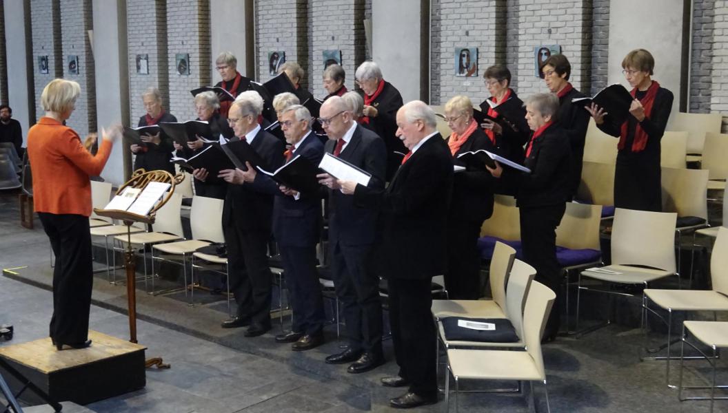 Het Pius X-koor tijdens de Allerzielenviering, 2 november 2025 © Marjo Perry