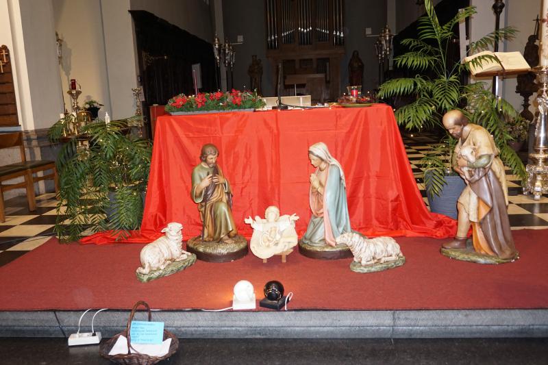 Kersttafereel in de kerk bij het altaar  © parochie Onze-Lieve-Vrouw Lichtaart
