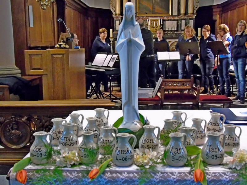 In Gijzelbrechtegem kregen de dopelingen hun kruikje mee naar huis 