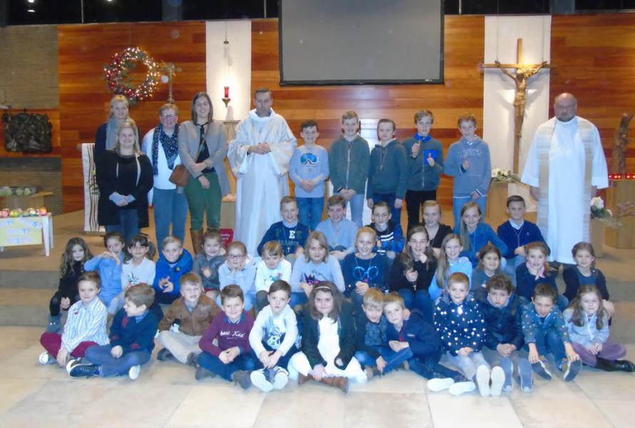 De eerste communicanten en vormelingen van de Heirweg bereiden zich voor op hun grote dag. Met dank aan hun begeleiders! 
