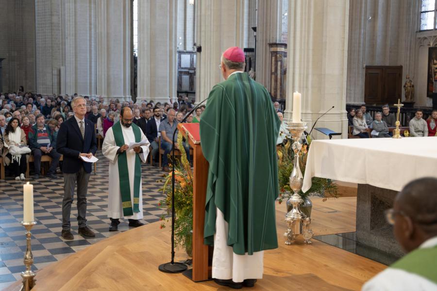Aanstelling van de pastoraal coördinator, John Steffen, en de aangesteld priester, pater Juan Carlos Tinjaca ss.cc © Pastorale zone Leuven aan de Dijle