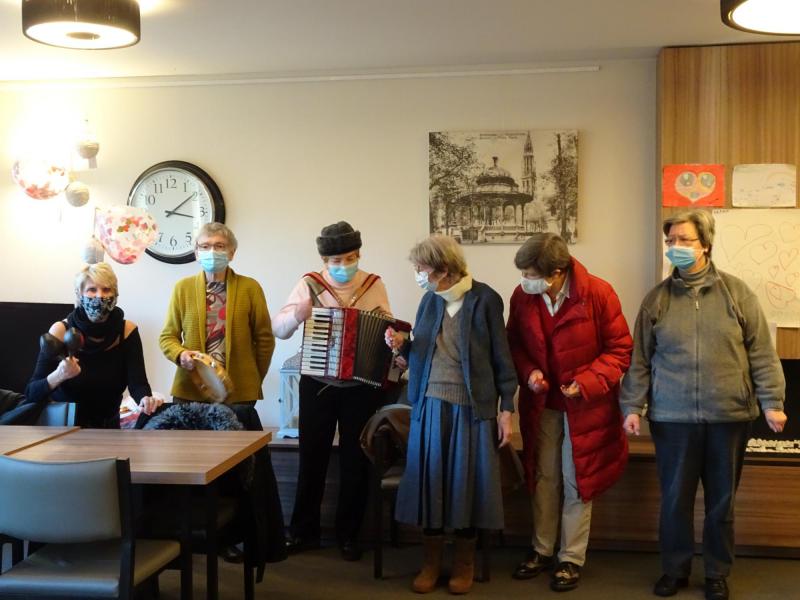 10 januari 2021, in volle coronatijd, onverwacht bezoek van enkele koorleden © Mia Verbanck