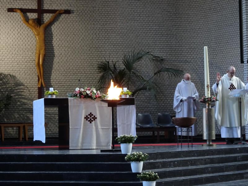 het paasvruur brandt © Mia Verbanck