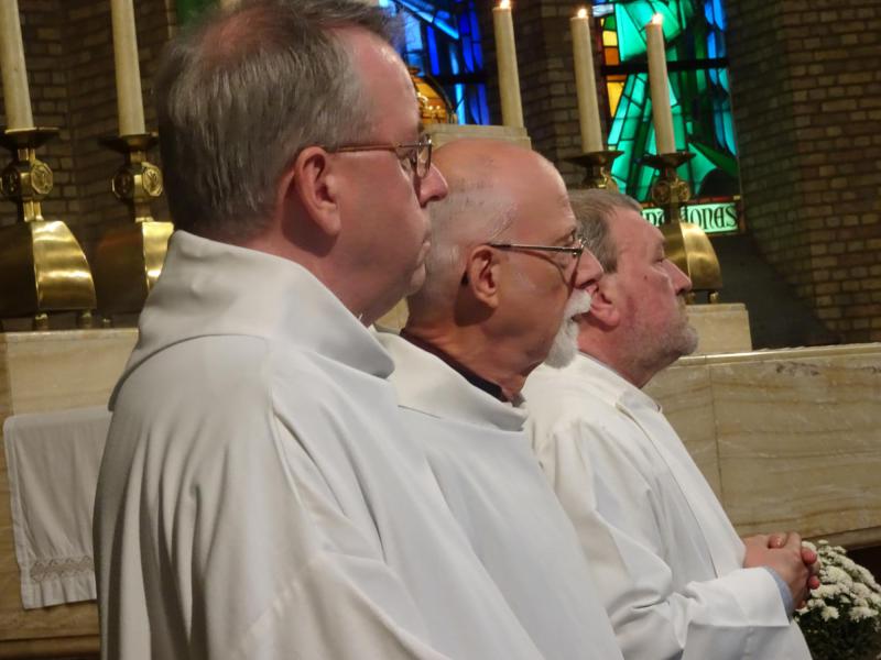 De acolieten - van links naar rechts: Marc Andries, Armand Janssens en Peter Van der Linden © Mia Verbanck