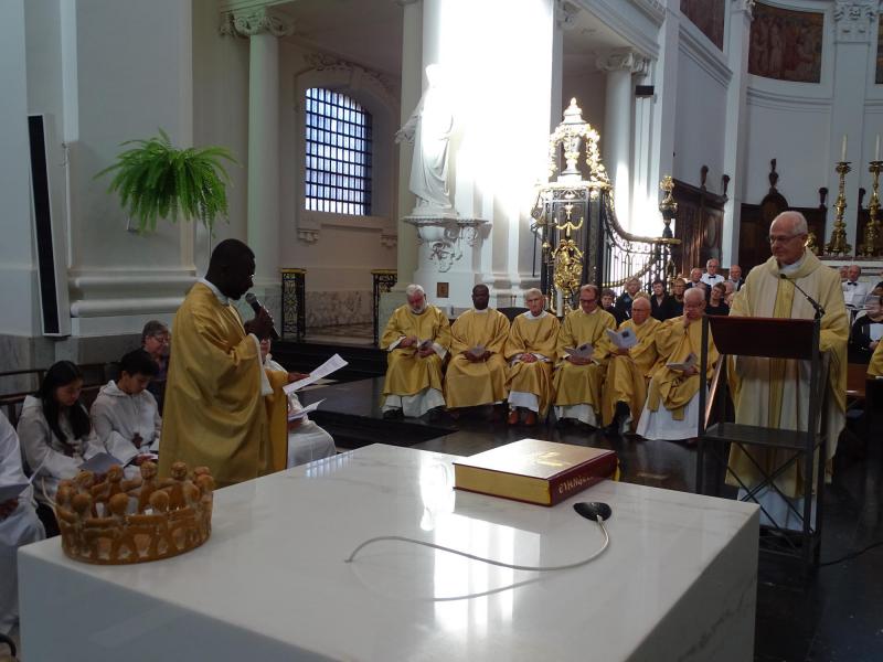 Aanstellingsviering pa. Christine en pr. Ettien  © Inge Soen
