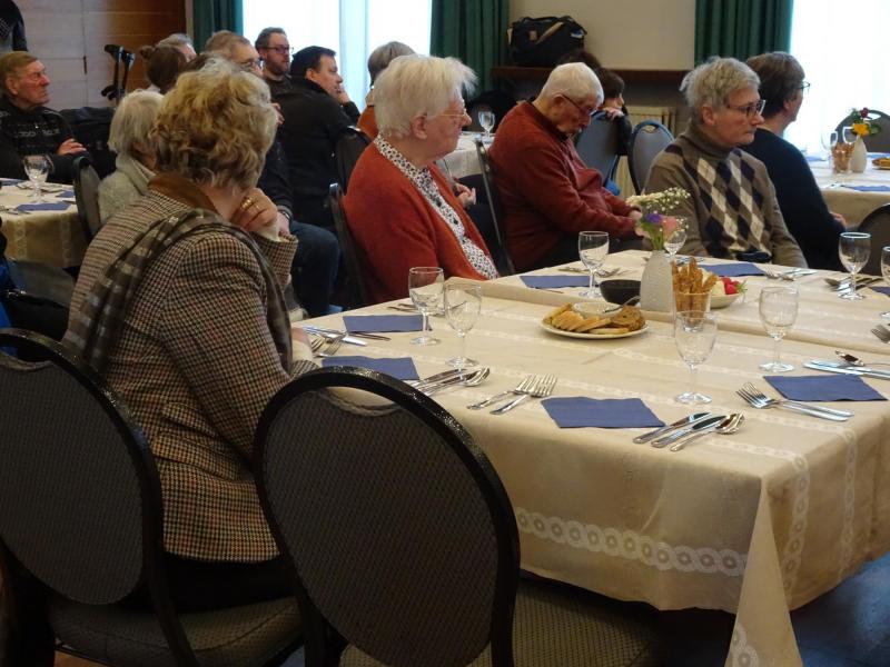 links vooraan in de zaal © Mia Verbanck