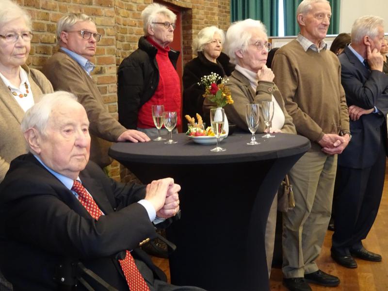 aan de staantafels: Jean-Paul en Anne-Marie Possemiers-De Meulder, Willy Leclef, Marie-Claire Simons-Delen, Jacques en Dédé Sevriens-De Cock ... © Mia Verbanck