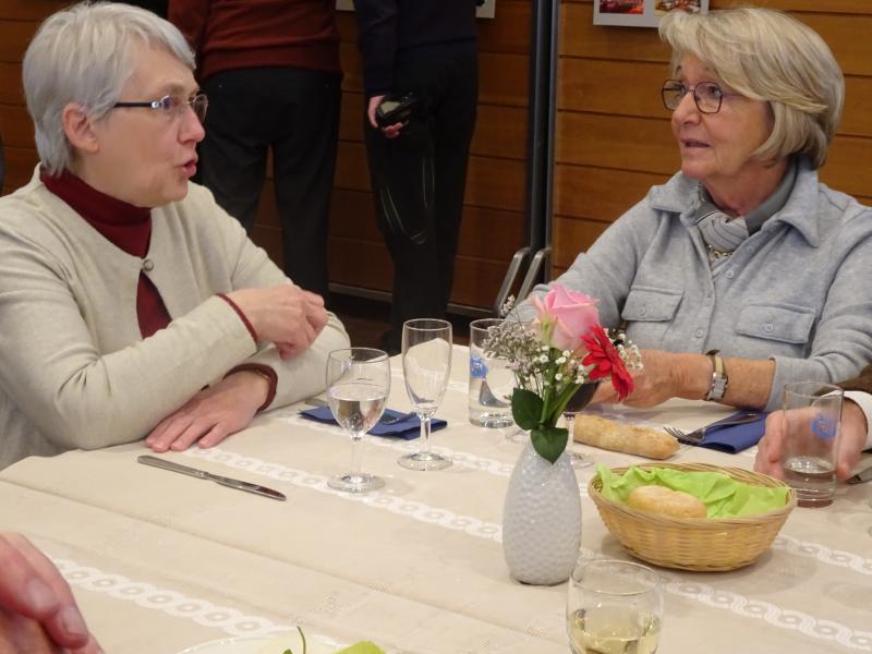 Greet Zwysen met Frie Dillen, dochter van Rik Dillen, lid van de eerste raad van beheer © Mia Verbanck