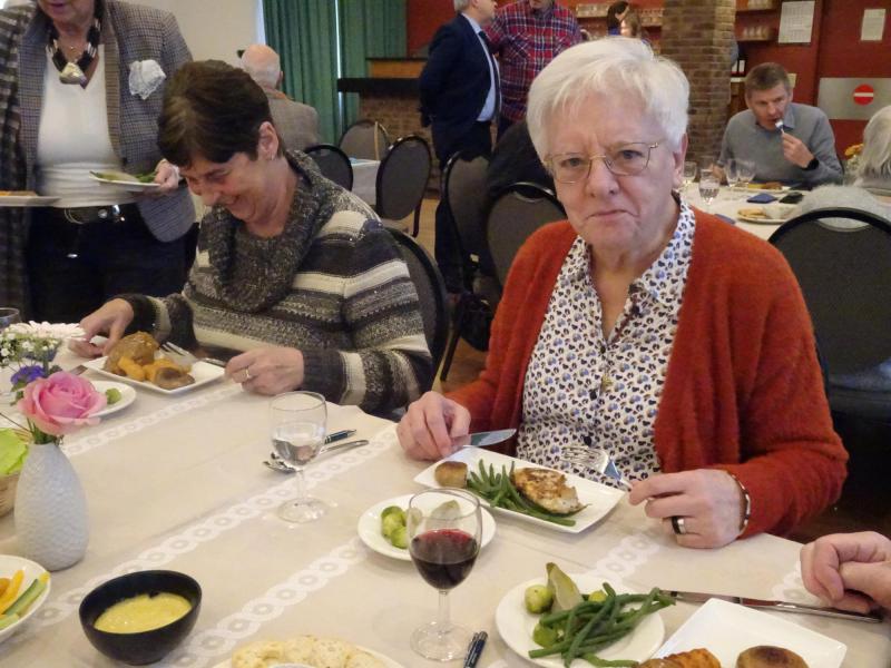 Hilde Verstrepen en zuster Nina Vandamme, zuster van OLV van Namen © Mia Verbanck