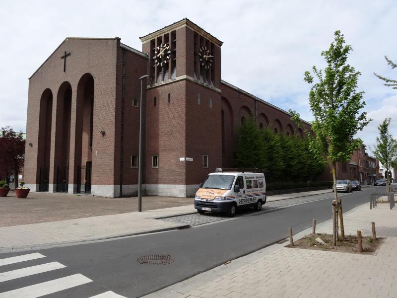 zijzicht van de kerk van het H. Sacrament in de Groenehoek-Berchem © Mia Verbanck