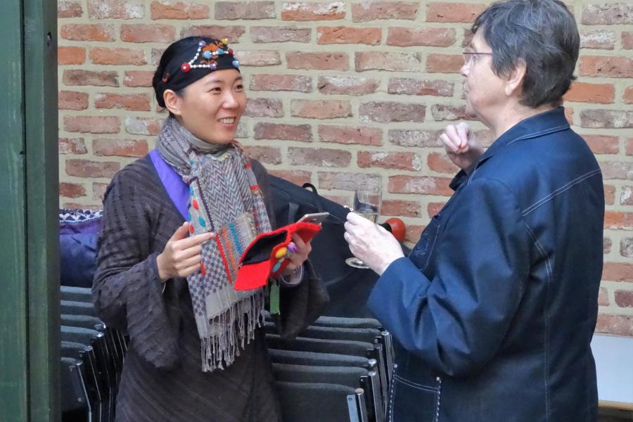 Gezellige babbel tussen oud en nieuw © Pastorale zone Leuven aan de Dijle