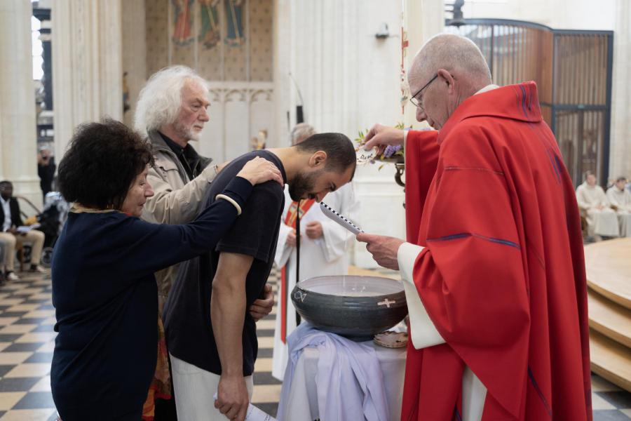 Volwassendoopsels en vormsels in de Sint-Pieterskerk 2023 © Pastorale zone Leuven aan de Dijle