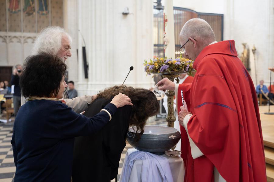 Volwassendoopsels en vormsels in de Sint-Pieterskerk 2023 © Pastorale zone Leuven aan de Dijle