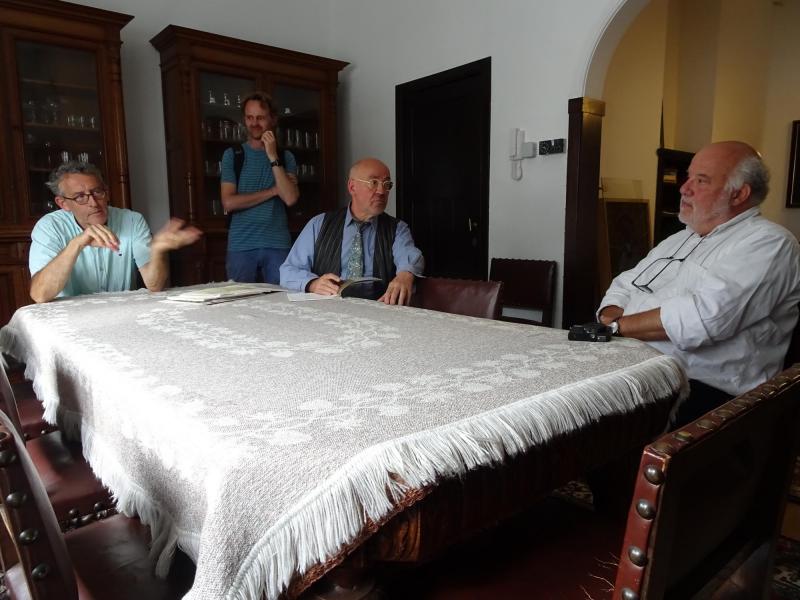 nog wat nababbelen - van links naar rechts: Wim Devriendt, Philip Janssens, Guy Aloïs Magnus en Joost Caen © Mia Verbanck