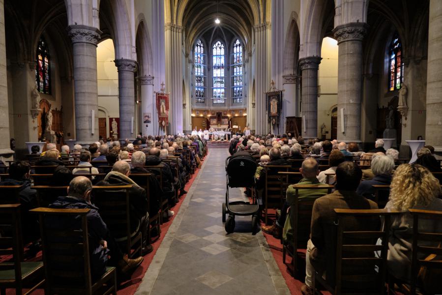 Een volle kerk © Bob Goris