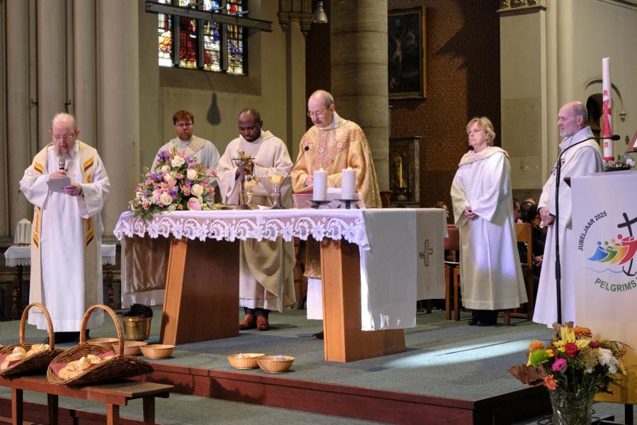 De zegening van het Hubertusbrood © Bob Goris