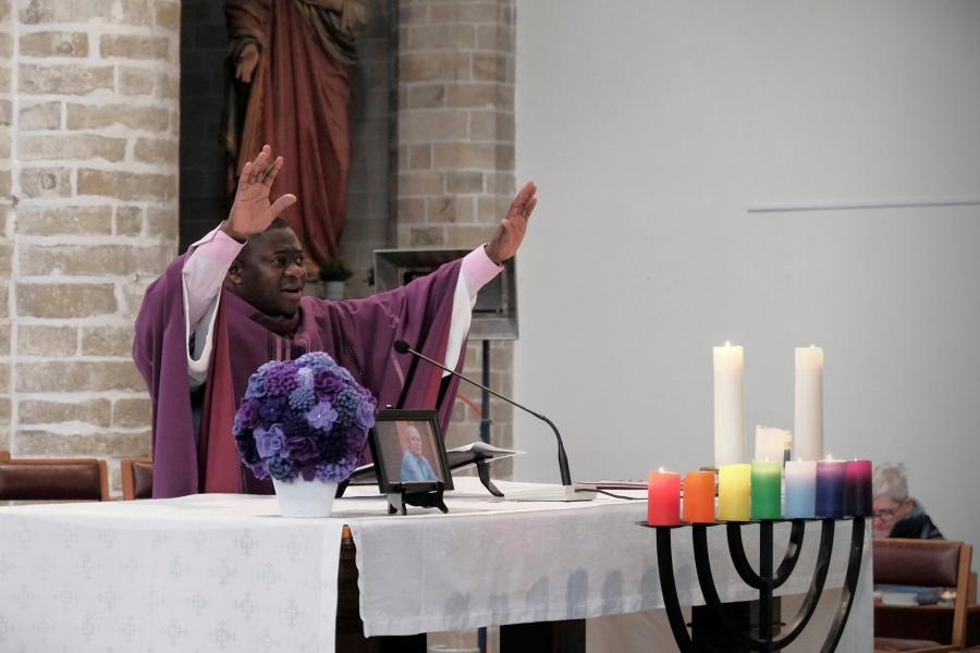 Verbondenheid bij de Afrikaanse viering in Sint Geertrui 2024 © Pastorale zone Leuven aan de Dijle