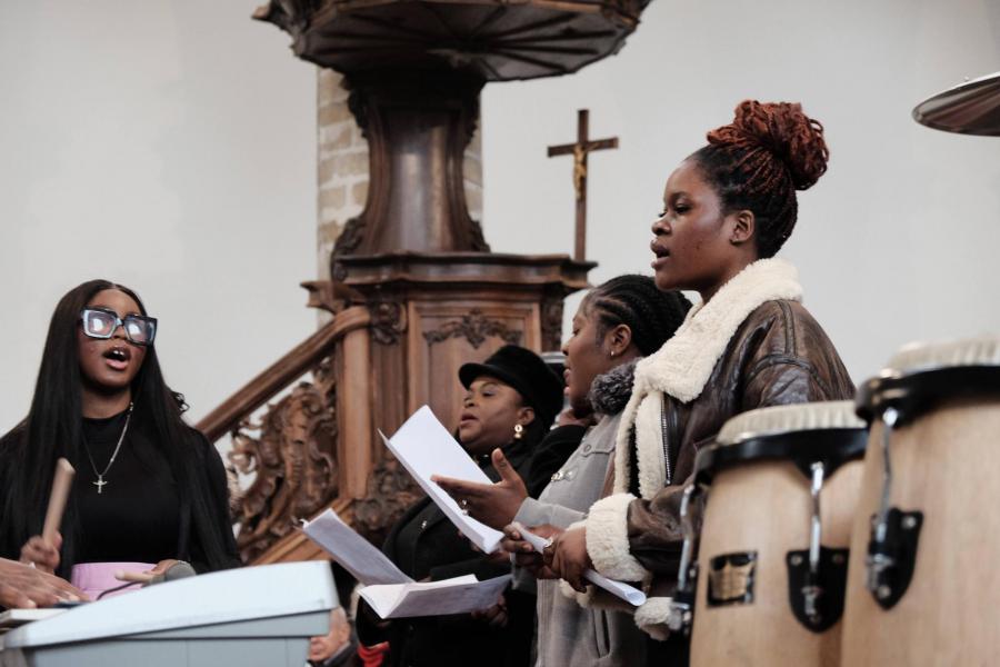 Verbondenheid bij de Afrikaanse viering in Sint Geertrui 2024 © Pastorale zone Leuven aan de Dijle