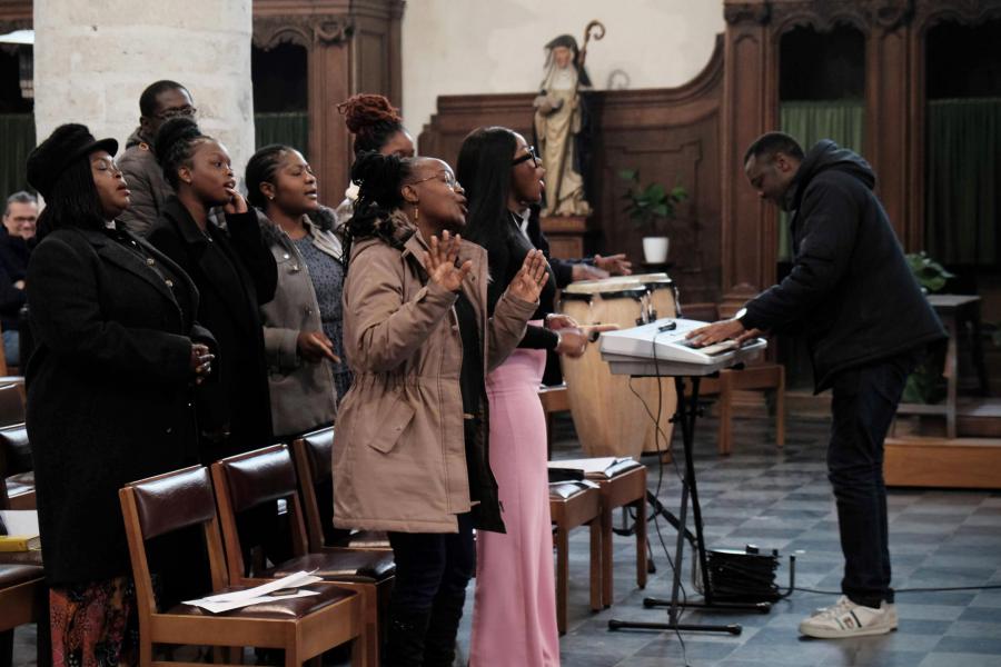 Verbondenheid bij de Afrikaanse viering in Sint Geertrui 2024 © Pastorale zone Leuven aan de Dijle