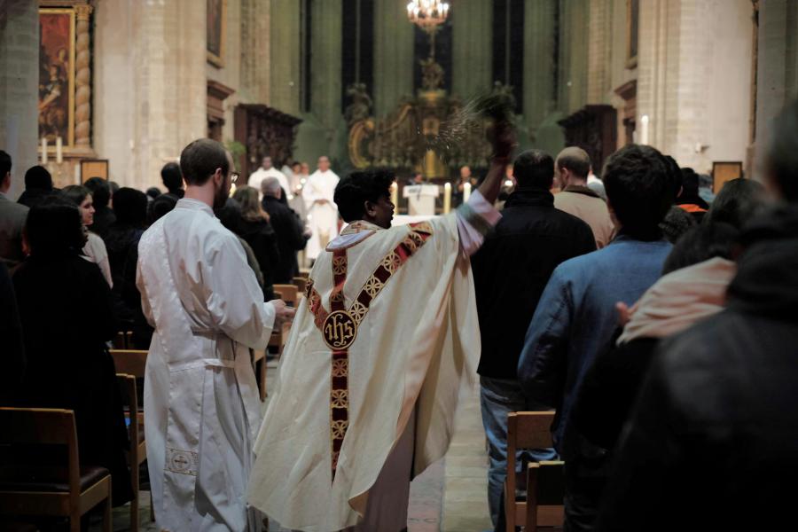 Paaswake in de Sint-Kwintenskerk © Pastorale zone Leuven aan de Dijle