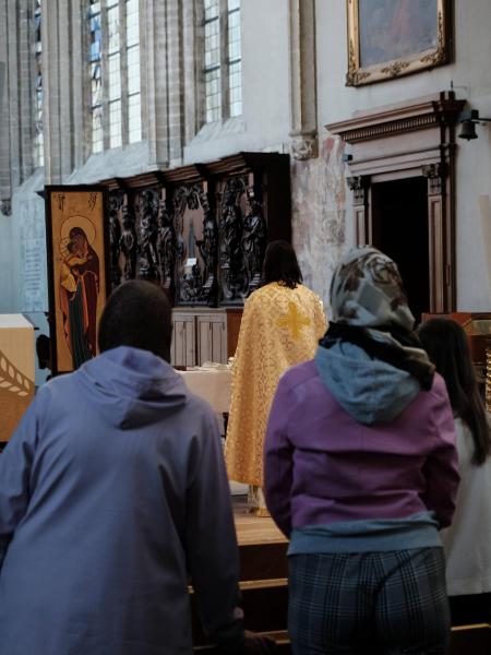 De Oekraïense gemeenschap vierde de Goddelijke Liturgie in de Sint-Kwintenskerk te Leuven © Pastorale zone Leuven aan de Dijle