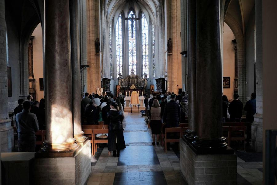 De Oekraïense gemeenschap vierde de Goddelijke Liturgie in de Sint-Kwintenskerk te Leuven © Pastorale zone Leuven aan de Dijle