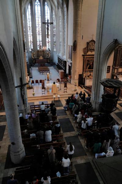 De Oekraïense gemeenschap vierde de Goddelijke Liturgie in de Sint-Kwintenskerk te Leuven © Pastorale zone Leuven aan de Dijle