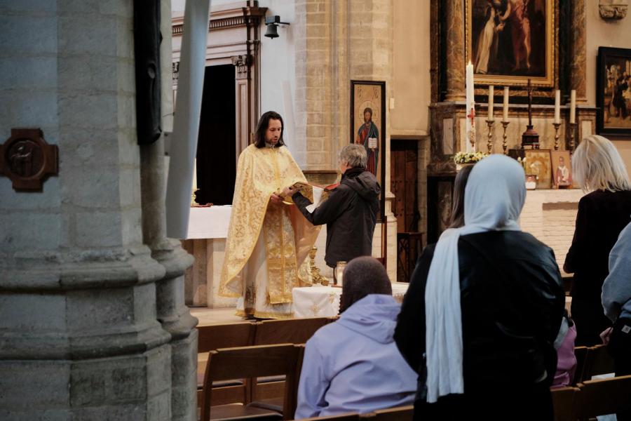 De Oekraïense gemeenschap vierde de Goddelijke Liturgie in de Sint-Kwintenskerk te Leuven © Pastorale zone Leuven aan de Dijle
