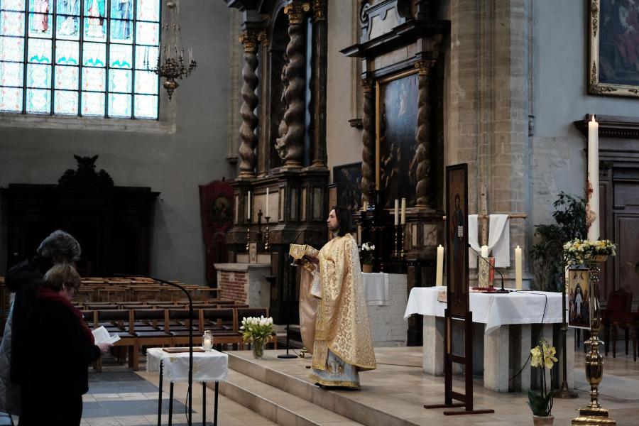 De Oekraïense gemeenschap vierde de Goddelijke Liturgie in de Sint-Kwintenskerk te Leuven © Pastorale zone Leuven aan de Dijle