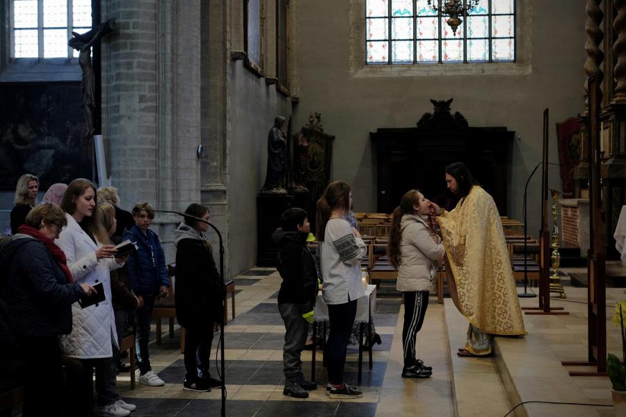 De Oekraïense gemeenschap vierde de Goddelijke Liturgie in de Sint-Kwintenskerk te Leuven © Pastorale zone Leuven aan de Dijle