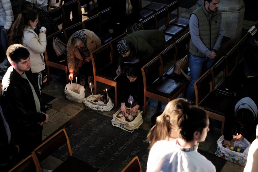 De Oekraïense gemeenschap vierde de Goddelijke Liturgie in de Sint-Kwintenskerk te Leuven © Pastorale zone Leuven aan de Dijle