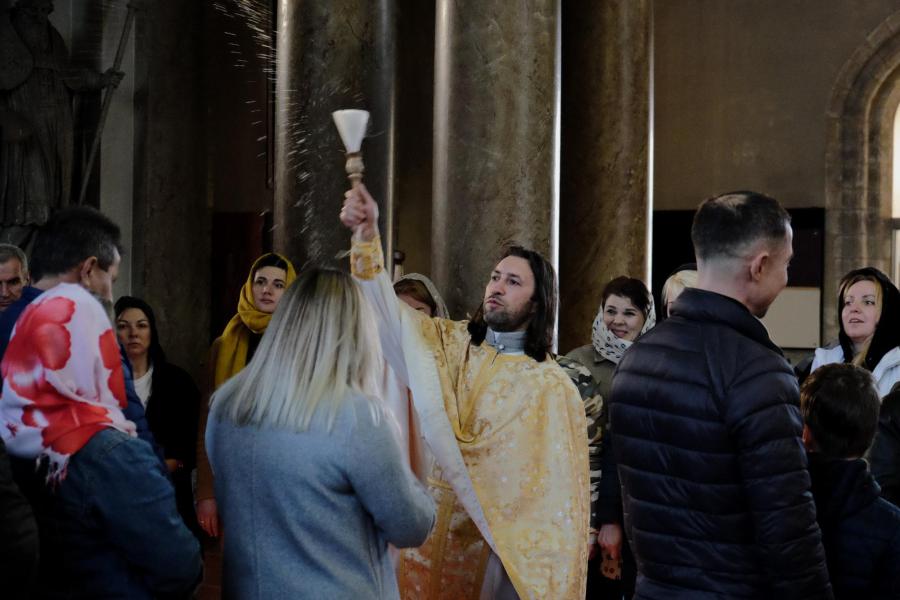 De Oekraïense gemeenschap vierde de Goddelijke Liturgie in de Sint-Kwintenskerk te Leuven © Pastorale zone Leuven aan de Dijle