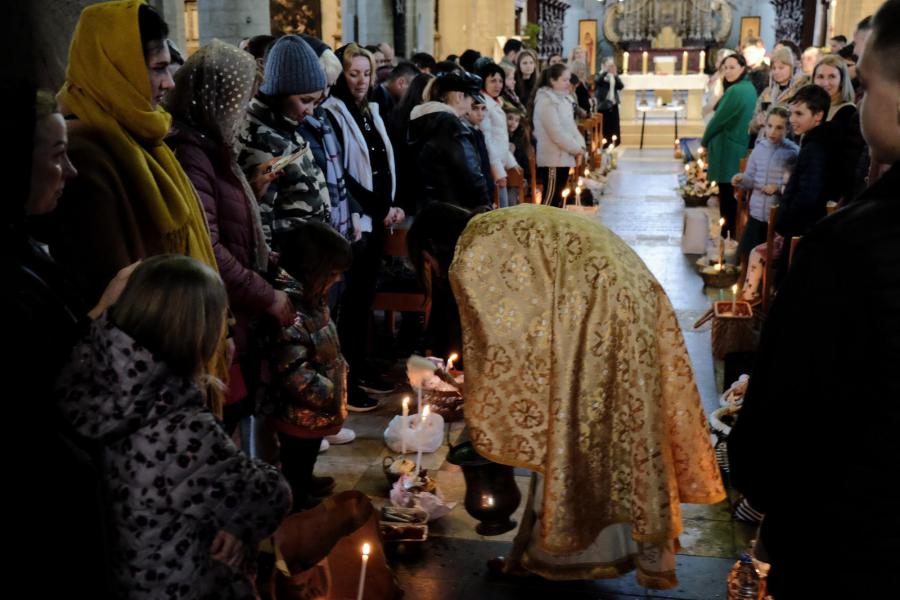 De Oekraïense gemeenschap vierde de Goddelijke Liturgie in de Sint-Kwintenskerk te Leuven © Pastorale zone Leuven aan de Dijle