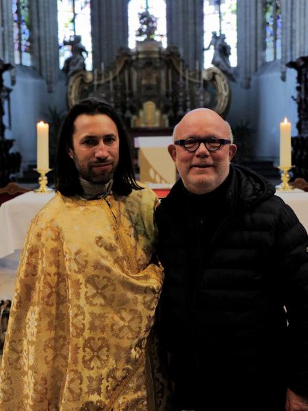 Priester Mykola Paliuh en Henri Meulemans, sacristan van Sint Kwinten © Pastorale zone Leuven aan de Dijle