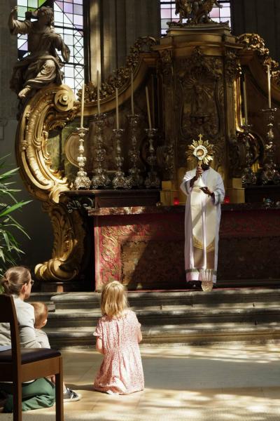 Aanbidding voor gezinnen in Sint Kwinten © Pastorale zone Leuven aan de Dijle