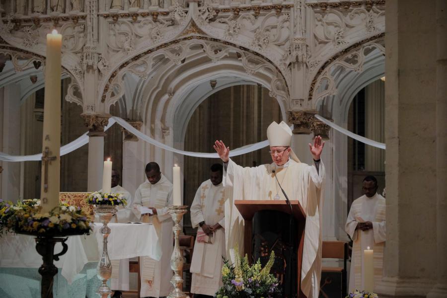 Paasnacht in de Leuvense Sint-Pieterskerk 2024 © Pastorale zone Leuven aan de Dijle