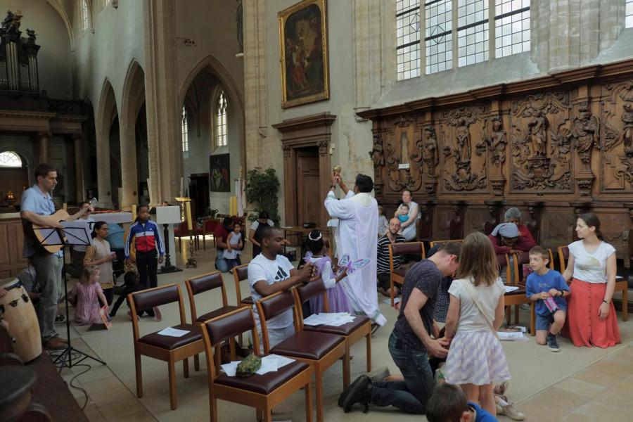 Aanbidding voor gezinnen in Sint Kwinten © Pastorale zone Leuven aan de Dijle