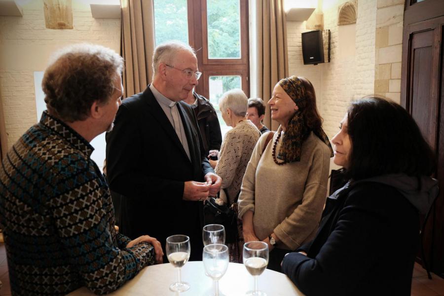 Gezellige receptie in Geertruihof © Pastorale zone Leuven aan de Dijle