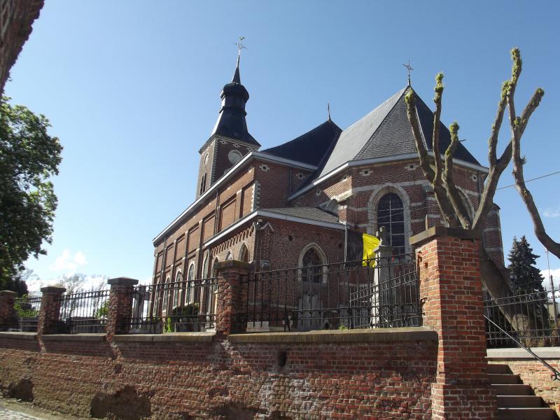 De kerk (uit oostelijke richting) 