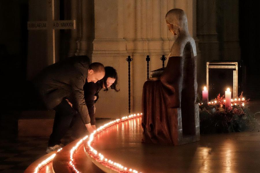 Light a Candle in de Sint-Pieterskerk - advent 2025 © Pastorale zone Leuven aan de Dijle