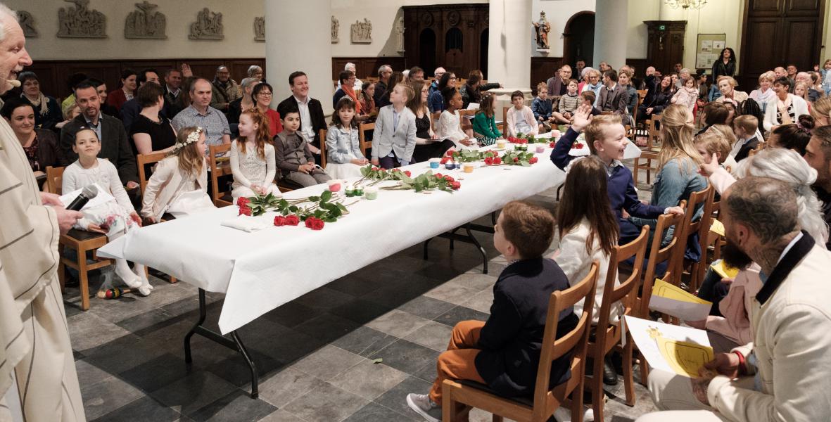 Samen aan de lange tafel © Dirk Van Bouwel