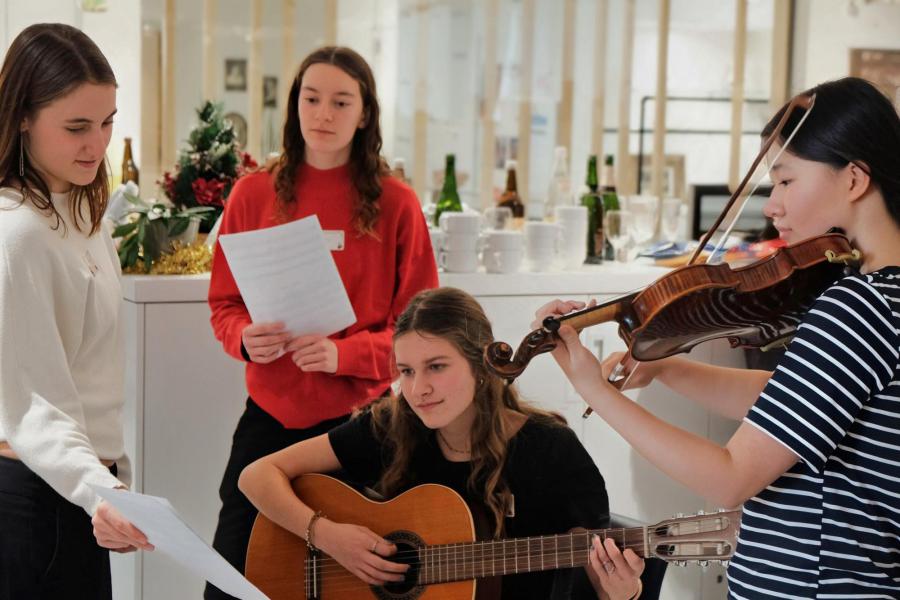 Kerstmaal met Sant'Egidio in WZC Edouard Remy © Kerstmaal met Sant'Egidio in WZC Edouard Remy