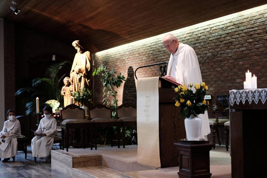 Pater Ger-Jan Bruins gaf een spirituele inleiding over de betekenis van de beeld voor ons © Pastorale zone Leuven aan de Dijle