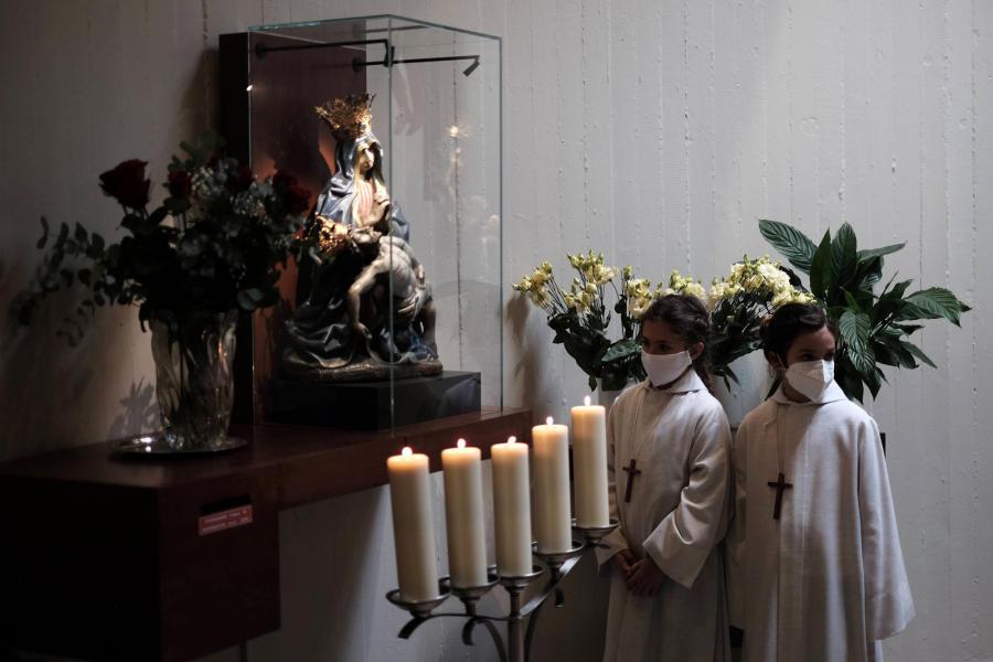 Beeld van Onze-Lieve-Vrouw-ter-Koorts plechtig ingehuldigd in de Mariakapel © Pastorale zone Leuven aan de Dijle