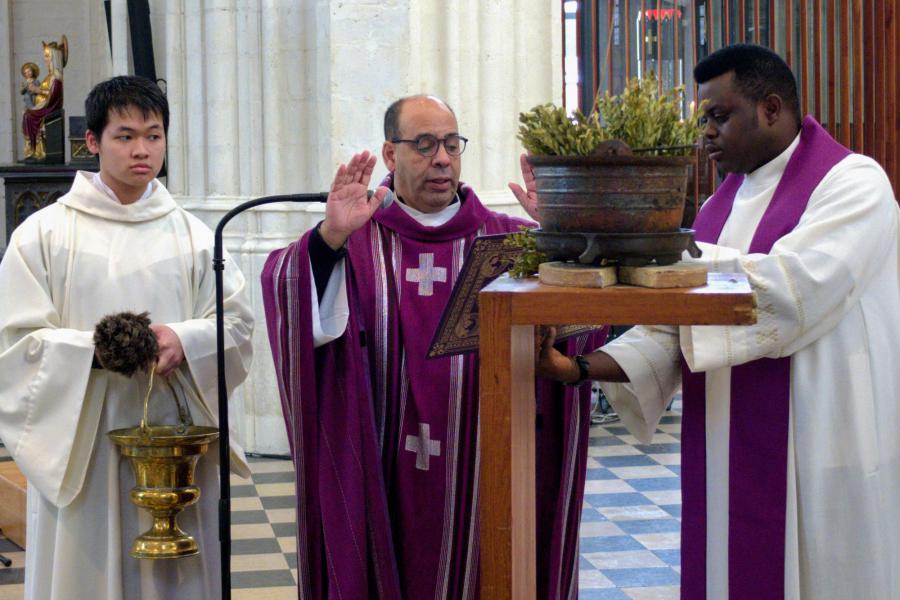 Een hoopvol begin van de veertigdagentijd in een goedgevulde Sint-Pieterskerk © Pastorale zone Leuven aan de Dijle