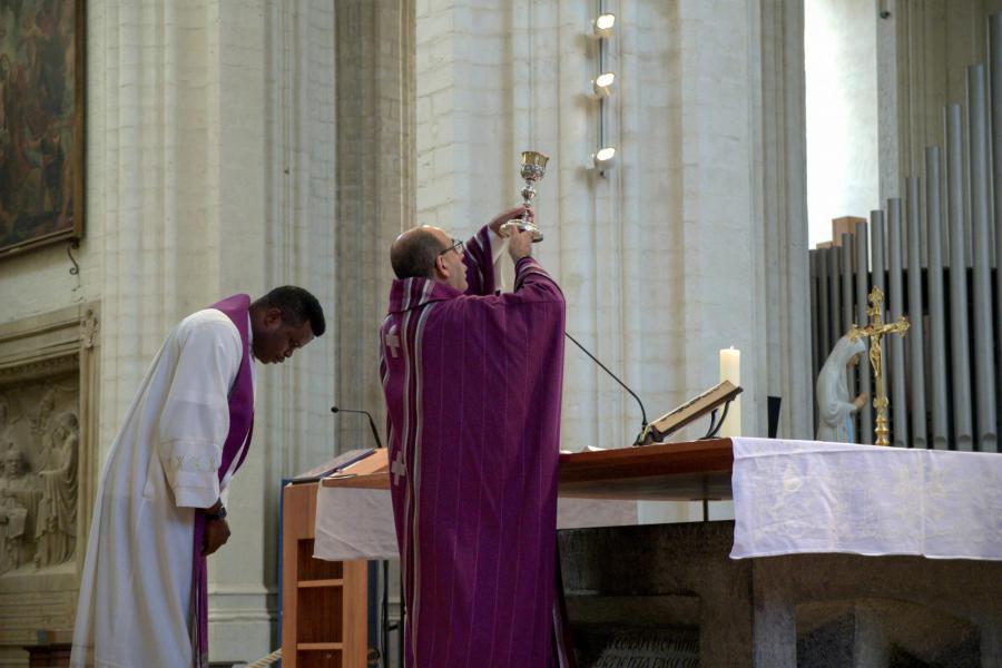 Een hoopvol begin van de veertigdagentijd in een goedgevulde Sint-Pieterskerk © Pastorale zone Leuven aan de Dijle