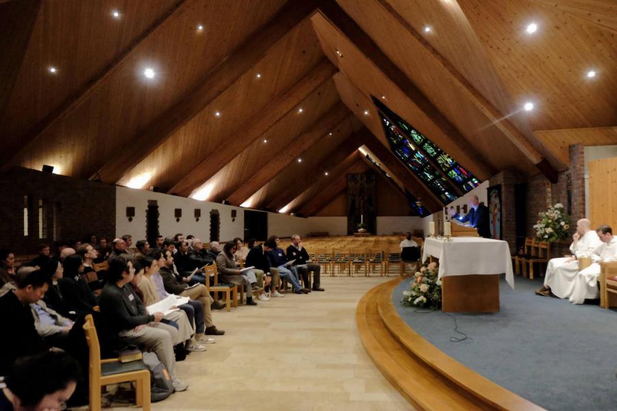 De Leuvense en Kraainemse catechumenen samen met bisschop Vanhoutte © Pastorale zone Leuven aan de Dijle