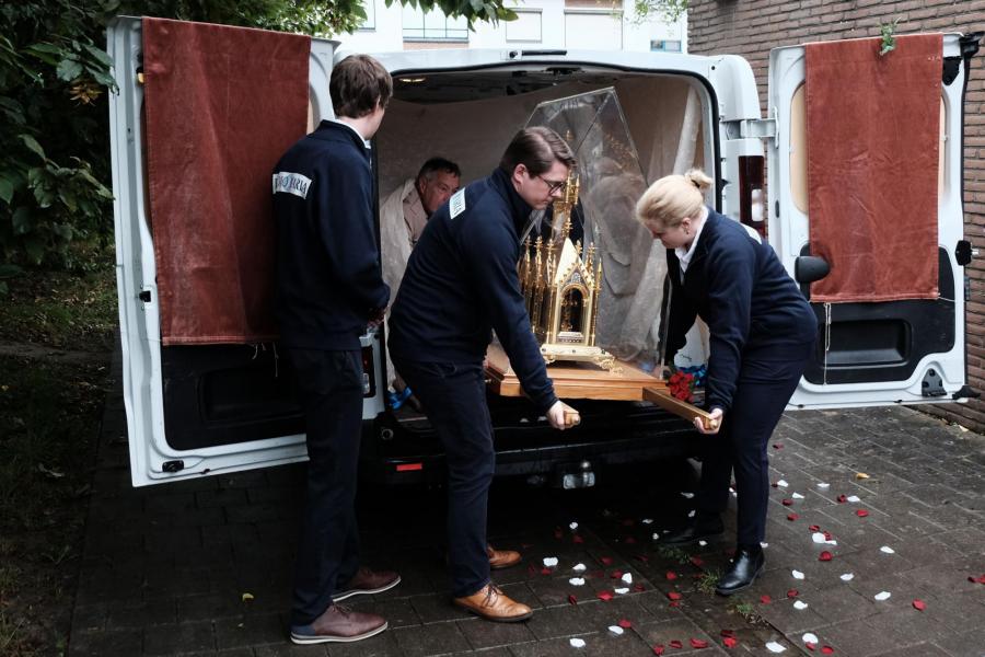 Reliekschrijn van de H. Theresia van Lisieux bij Radio Maria in Egenhoven © Pastorale zone Leuven aan de Dijle
